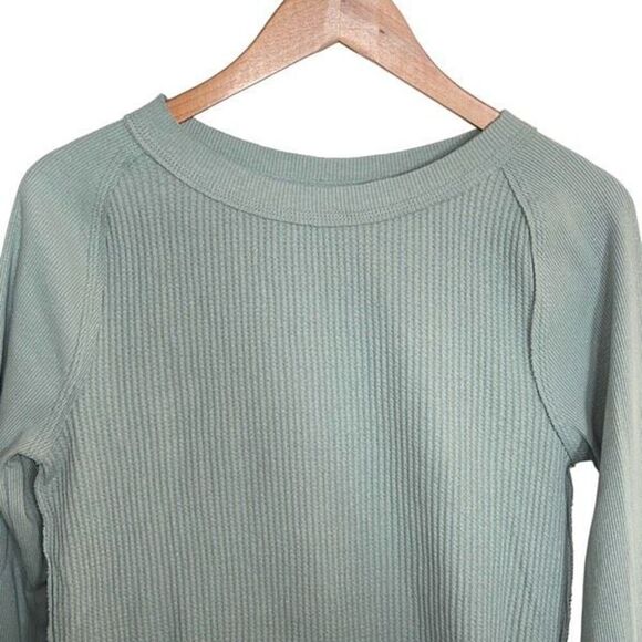 We The Free Thermal Crewneck Thumbhole Top Shirt Jersey Sage Green Size Small NW - Picture 2 of 8